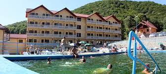 Statiunea balneara este recunascuta pentru apele minerale cu concentratii, compozitii chimice si temperaturi variate. Cazare Complex Turistic Casa Romaneasca Calimanesti Caciulata