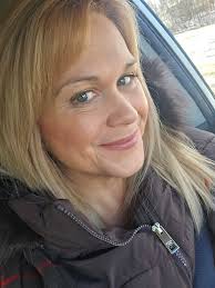 Hello, I'm Leslie and something to know about me is I'm 52 years young.