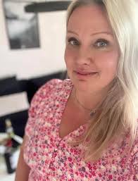 Hi! New member here! I was requested by the site to post a photo and write  something about myself. Since I'm dull, this is it. Today is sunday and  I've spent 5