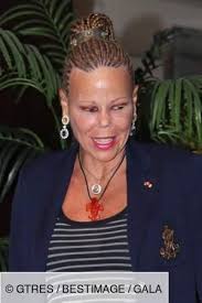 Elle n'en voit plus le bout. Photos De Stephanie A Charlene De Monaco Les Coiffures Les Plus Excentriques Du Gotha