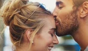 Psychologists reveal the reason for closing the eyes during kissing