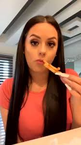 Minerva Vasquez (@minnie_vqz)