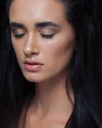 Elle Claire's Instagram, Twitter & Facebook