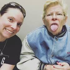 How can I help you today my feline loving friends? -Luna