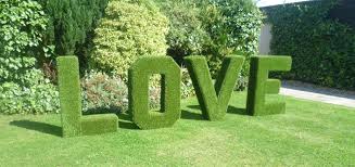 Giant Grass Love Letters As An Alternative To The Popular Illuminated Letters For Great Wedding Photo Opportunities Available Garden Hedges Topiary Garden Art