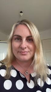 Hola! My name is Marieta Damen and i really want to speak Spanish. I can  offer back: Dutch, English or Czech. Please only serious offers. I am a  Czech and I am