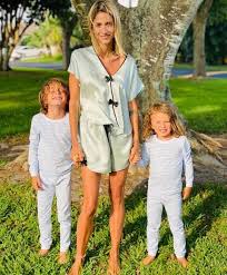 Γίνετε μέλος στο facebook για να συνδεθείτε με τον/την σοφια καρβελα και άλλους που μπορεί να. Metakomisan Sthn E3oxikh Toys Katoikia Sth Florinta Reporter Cyprus Celebrity