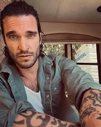 Daniel Di Tomasso's Instagram, Twitter & Facebook