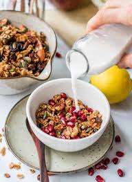 Knuspriges Nuss Granola Mit Pekannusse Dinkelflocken Klara S Life Rezept In 2020 Lebensmittel Essen Essen Gesundes Essen