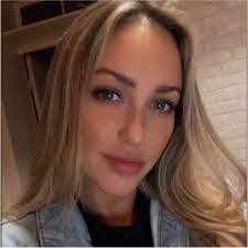 Danielle Wilmer's Instagram, Twitter & Facebook