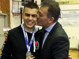 .μπορουμε δημιουργιασ δυναμη στουσ πολιτεσ δημητρησ λιανοσ υποψήφιος περιφερειάρχης νοτίου αιγαίου βασιλησ βρουτσησ επιστολή προς τους πολίτες: Perhfanos Mpampas O Giannhs Broytshs O Gios Toy Basilhs Katekthse Argyro Metallio Sto Panellhnio Prwta8lhma Karate Eikones