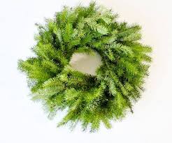 Margot du blog youmakefashion, vous montre qu'il. Fabriquer Une Couronne Noel Naturelle Pour Decorer Sa Maison Ou Sa Porte D Entree
