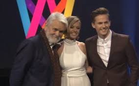 Vinnare, deltagare, låtar, programledare m.m. Hasse Andersson Clara Henry And David Lindgren As Hosts For Melodifestivalen 2017 Eurovisionary Eurovision News Worth Reading