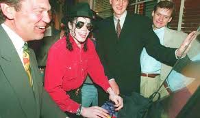 Michael jackson's own version of his controversial interviews with martin bashir was aired on five (formerly channel 5) on monday. Michael Jackson Video Game That Featured Him Saving Children And Bubbles The Monkey Magdelaine Net