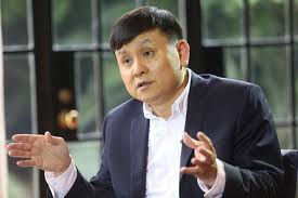 这几天，张文宏医生正经历着一场风急雨骤的大批判，力度之烈规格之高，为去年年初疫情爆发以来之最。 01 靶子是张文宏医生于7月29日凌晨发布的一条微博。 他在微博上说， 世界上大多数病毒学家都认可这是一个常驻病毒. å¼ æ–‡å® ä¸­å›½è·Ÿå…¨çƒä¹‹é—´å­˜åœ¨å…ç–«ç¼ºå£