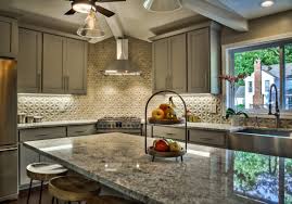 Light Colored Granite Graces This Kitchen With Just The Right Amount Of Style Light Colored Granite Granite Stone Kitchen Countertops