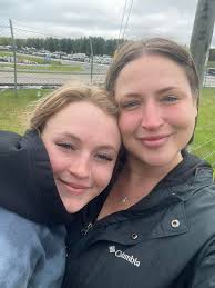 ISO someone who does lashes….fan lashes not individual please and thank  you. Easy to go off the mountain but I'd like to support someone local.