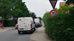 Direkt vor der winterbacher bank in. Parker Versperren Die Sicht Auf Den Verkehr Erlangen Nordbayern De