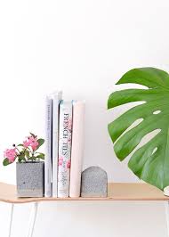 Gartendeko aus beton selbstgemacht on amazon.com. Rustikal Aber Schick So Einfach Kannst Du Deko Aus Beton Selber Machen Diy Deko Ideen Deko Selbermachen Basteln Zu Hause