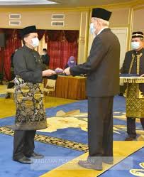 Memberikan pedoman dan pengarahan terhadap usaha penanggulangan bencana yang mencakup pencegahan bencana, penanganan keadaan darurat bencana, rehabilitasi, dan rekonstruksi secara adil dan setara; 23 Jemaah Kabinet Kerajaan Negeri Baharu Mengangkat Sumpah Utusan Borneo Online