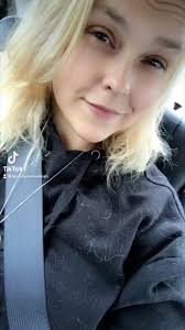 Mini photoshoot with my sissy the other day💜 #weightloss #twins #diet