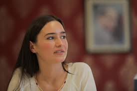 Izložbom "Opomena" Nermina Memić podsjeća na genocid: Bošnjaci su i danas  napadnuti različitim sredstvima