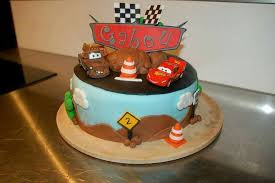 Gateau Anniversaire Cars Pate A Sucre Cake Design Gateau Anniversaire Cars Gateau Cars Gateau Anniversaire