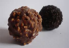 A delicious combination of tastes and textures from fine wafer and rich creamy cocoa filling to a dark chocolate heart. Ferrero Rondnoir Exquisite Candy