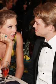Inside taylor swift and joe alwyn's night at the 77th annual golden globes. Taylor Swift Has The Support Of Boyfriend Joe Alwyn For Her Big Golden Globes Night In 2020 Taylor Swift Boyfriends Taylor Swift New Taylor Swift