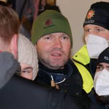 Aggressive Nazis "spazieren" in Celle mit