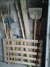 Lits, meubles tv, salons de jardin, rangements pour la cuisine, canapés, niches pour chiens, … la liste est longue ! All About Diy The Magazine For Home Garden Bosch Diy Rangement Outils Jardin Outils De Jardin Outils Jardinage