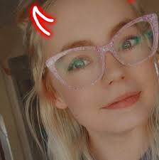 What is the ideal height and temperature for a heat source in a chicken  coop?