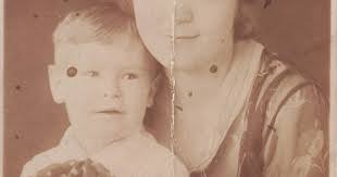 Petrőczi Éva blogja: Egyidős Miki egérrel