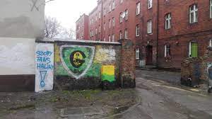 1.nie obrażamy innych 2.szanujemy sie nawazejm 3. Graffiti Kibicow Gks Katowice Szpeca Miasto Pomazali Nawet Drzewa Zdjecia Katowice Nasze Miasto