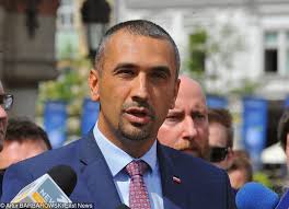 Zobacz najciekawsze publikacje na temat: Kim Jest Marek Pek Rodzina Zona Dzieci Jego Ojciec Odszedl Z Polityki W Nieciekawej Atmosferze Super Express Wiadomosci Polityka Sport