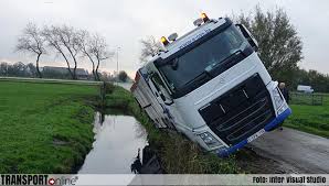 Weersverwachting tot 14 dagen vooruit voor broek in waterland. Transport Online Vrachtwagen Bijna In De Sloot In Broek In Waterland Foto