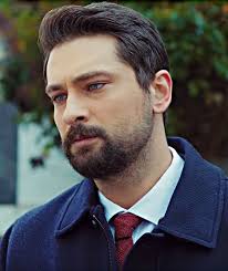 Genç ve başarılı oyuncu, yakışıklılığı ile de genç hayranlarının çokça dikkatini çekiyor. Onur Tuna Beautiful Girl Face Turkish Men Cool Eyes