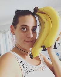 Using bananas as a unit of measurement for head size