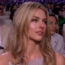 Jennifer Hullinger's Instagram, Twitter & Facebook