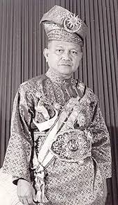 Baginda menerima pendidikan agama islam secara persendirian setiap minggu di pejabat baginda di istana lama dan diajar oleh kadi besar pahang. Pemilihan Dymm Seri Paduka Baginda Yang Di Pertuan Agong Pertama Pekhabar