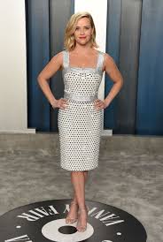 What does it take to prepare for the golden globes red carpet? Reese Witherspoon In Dolce Gabbana 2020 Vanity Fair Oscar Party Fashionsizzle