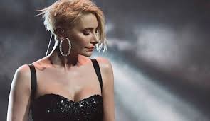 Güzel sanatçı 17 haziran 1980 tarihinde denizli'de dünyaya geldi.i̇lkokulu denizli'de okuduktan sonra ortaokul ile lise. Sila Dan Siddet Tepkisi Arkadaslik Iliskimi Bitirdim