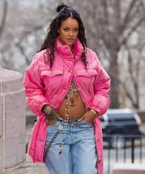 Pregnant Rihanna Takes Maternity ...