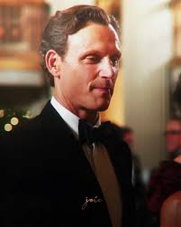 Tony Goldwyn as Fitzgerald Grant in Leadership Role