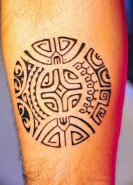 Polynesische Maori Tattoos Bedeutung Der Tribalsmotive Und Muster Maori Tattoos Maori Tattoo Unterarm Maori