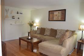 33 Beautiful Living Room Decorating Ideas The Room Will Reach A Sufficient Quantity Of Fr Simple Living Room Simple Apartment Decor Simple Living Room Designs