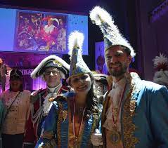 Man sitze, so wird gesagt, abend für abend nur noch vor dieser „fünften wand im wohnzimmer, und für gespräche im familienkreis bleibe keine zeit mehr. Schwort Auf Meenz Unterwegs Mit Dem Mainzer Prinzenpaar 2020 Jacqueline I Und Heinrich Ii In Der Kampagne Mainz