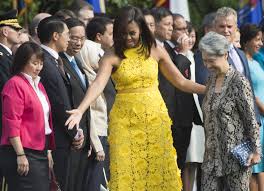 Low price & fast shipping. Ho Ching The Wife Of Singapore S Prime Minister Rocked An 11 Dino Print Clutch To Meet The Obamas Glamour