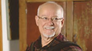 DANS LE CREUX DE L'OREILLE