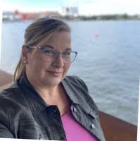 Melissa Reel's Instagram, Twitter & Facebook